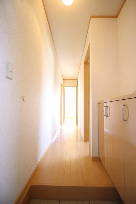 物件内観写真11　(玄関)