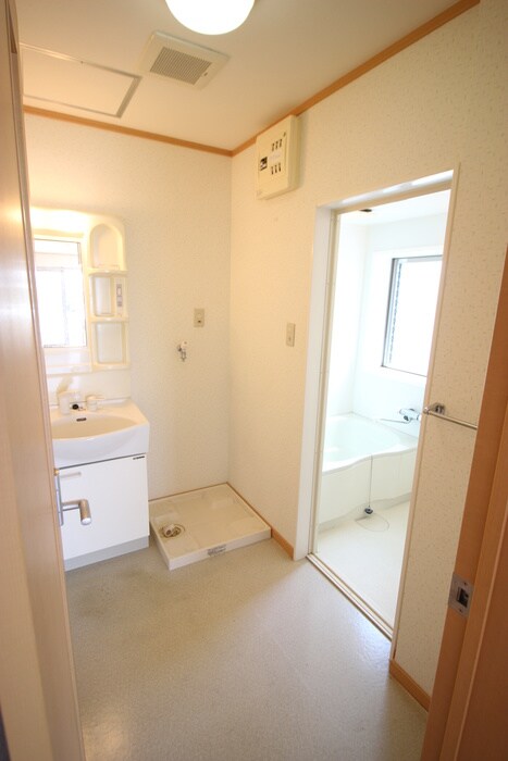 物件内観写真20　(洗濯機置場)