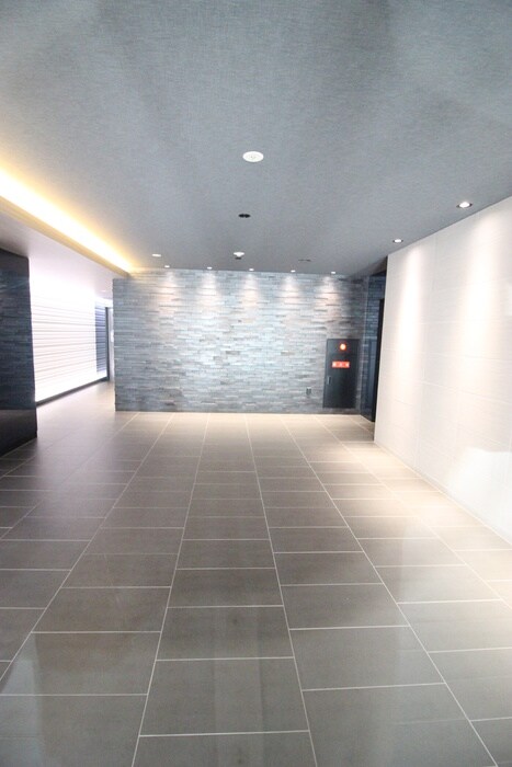 物件外観写真4　(エントランス部分)