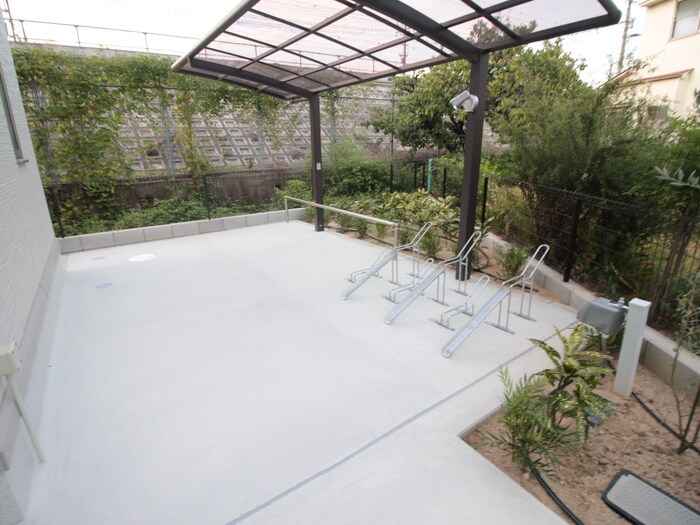 物件外観写真6　(駐輪場)