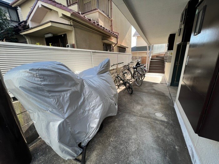 物件外観写真3　(駐輪場)