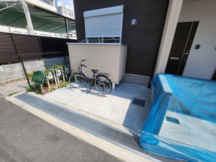 物件外観写真4　(駐輪場)