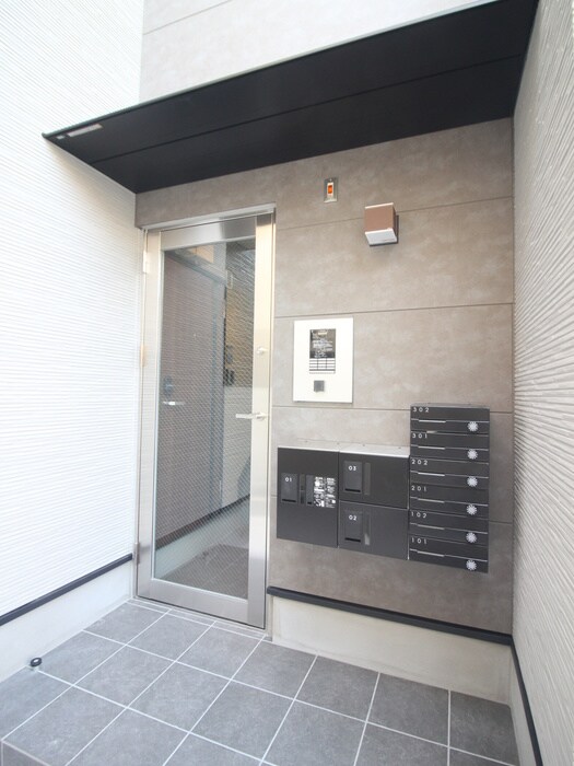 物件外観写真2　(エントランス部分)