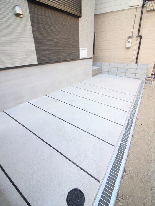 物件外観写真3　(駐車場)