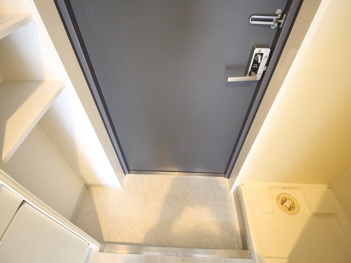 物件内観写真7　(玄関)