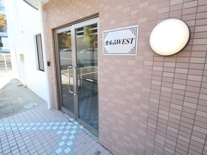 物件外観写真4　(エントランス部分)