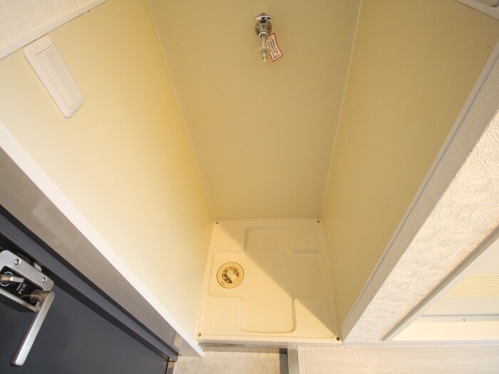 物件内観写真18　(洗濯機置場)