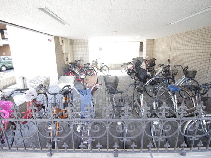 物件外観写真6　(駐輪場)