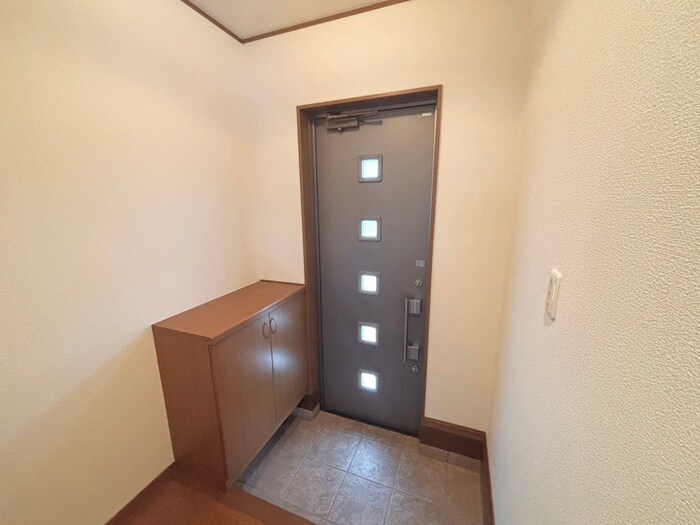 物件内観写真15　(玄関)