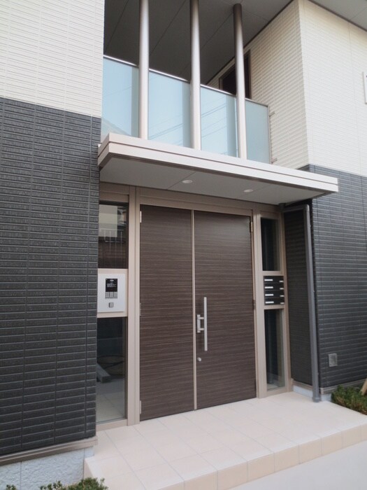 物件外観写真3　(エントランス部分)