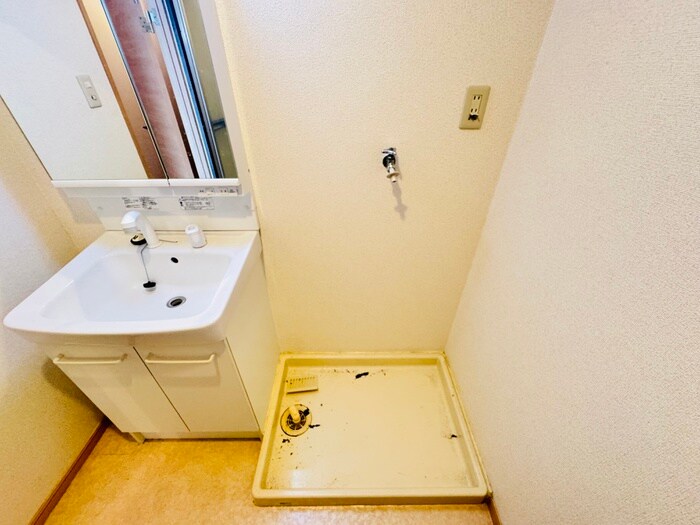 物件内観写真18　(洗濯機置場)