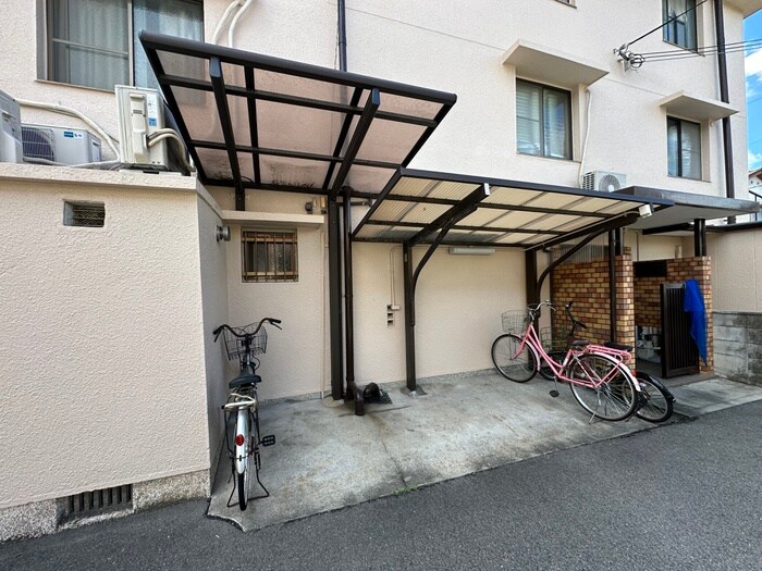 物件外観写真4　(駐輪場)