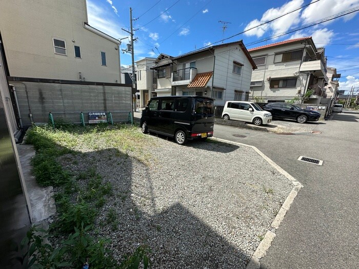 物件外観写真5　(駐車場)