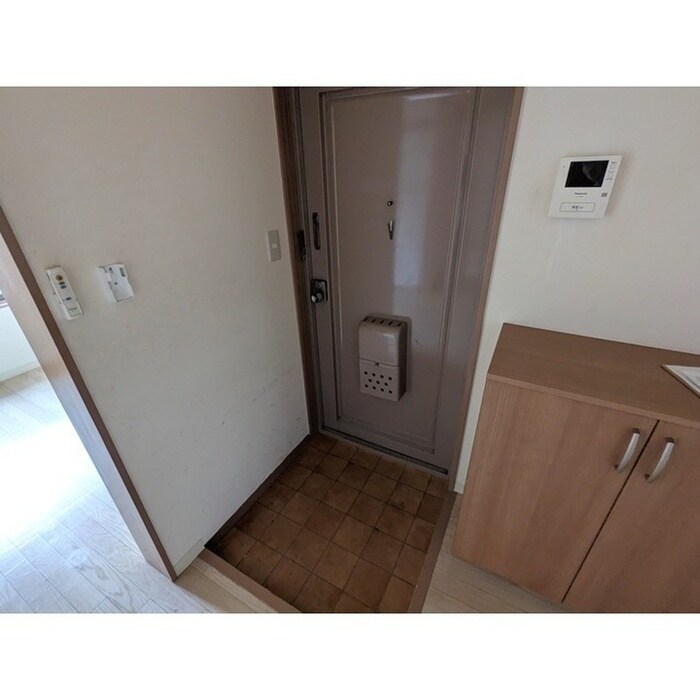 物件内観写真13　(玄関)