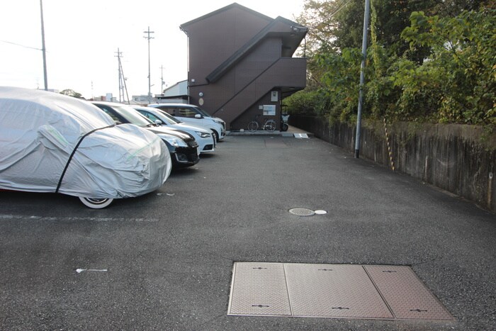 物件外観写真3　(駐車場)