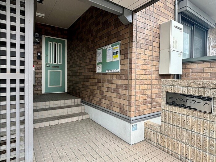 物件外観写真3　(エントランス部分)