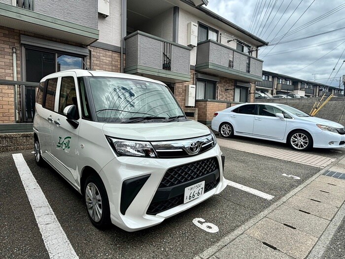 物件外観写真4　(駐車場)