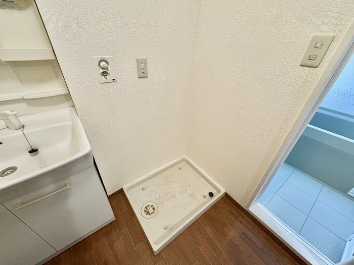 物件内観写真12　(洗濯機置場)