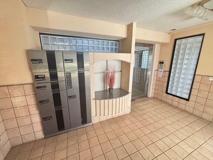 物件外観写真4　(エントランス部分)