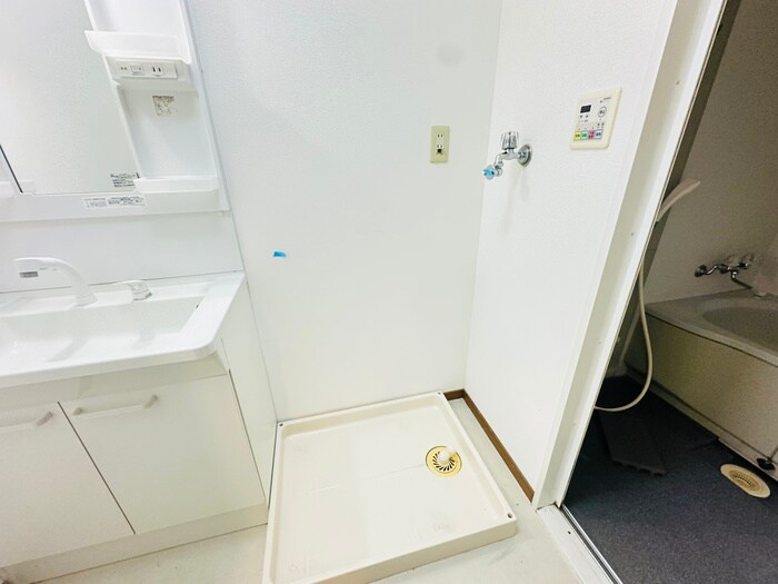 物件内観写真13　(洗濯機置場)