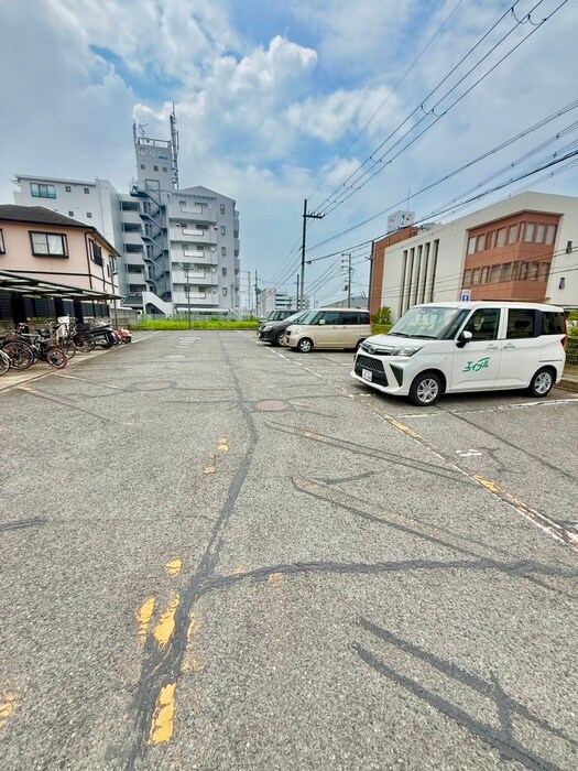 物件外観写真4　(駐車場)