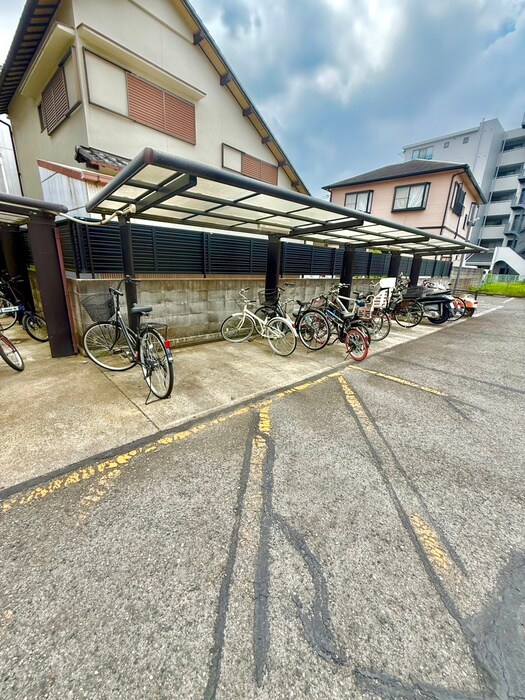 物件外観写真5　(駐輪場)