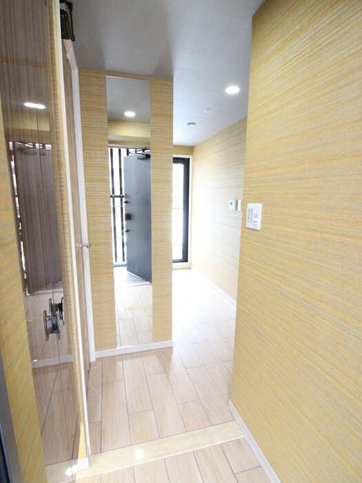 物件内観写真1　(玄関)