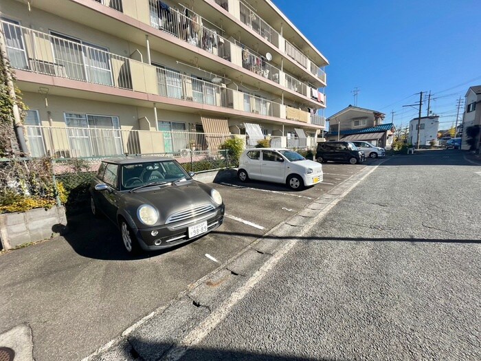 物件外観写真6　(駐車場)