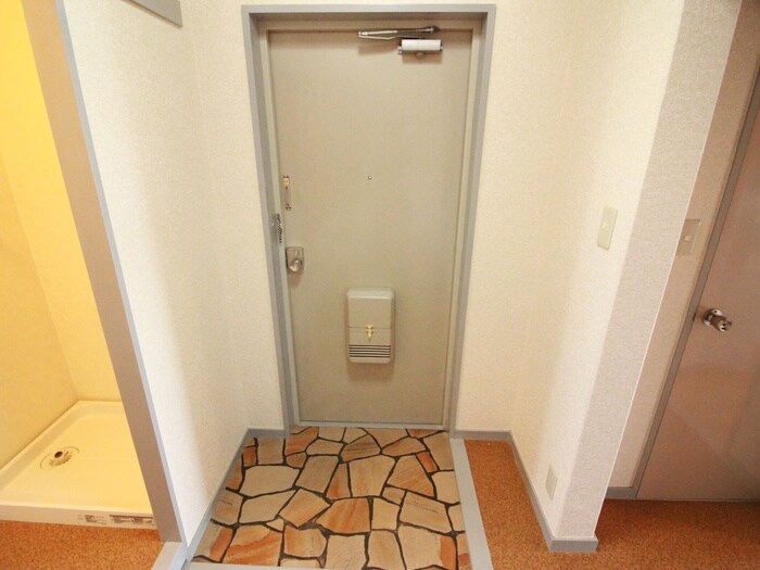 物件内観写真14　(玄関)