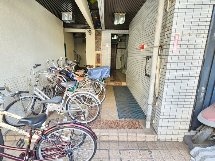 物件外観写真2　(エントランス部分)