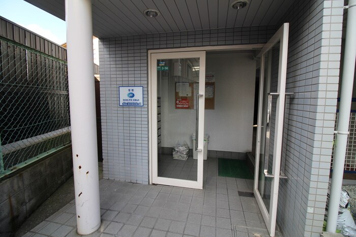 物件外観写真3　(エントランス部分)