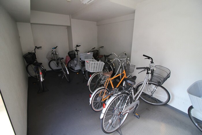 物件外観写真5　(駐輪場)