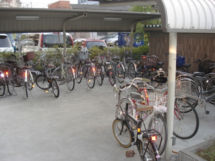 物件外観写真4　(駐輪場)