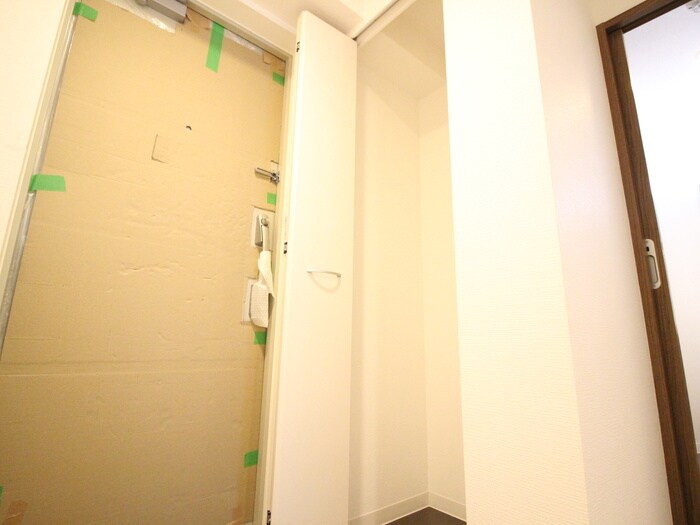 物件内観写真8　(玄関)