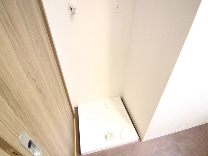 物件内観写真10　(洗濯機置場)