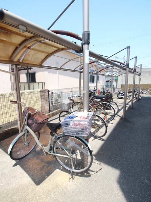 物件外観写真5　(駐輪場)