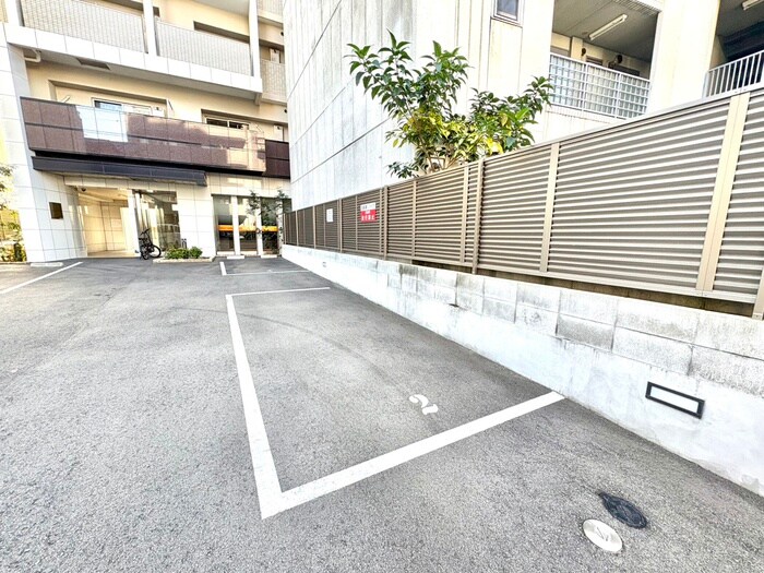 物件外観写真5　(駐車場)