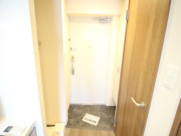 物件内観写真16　(玄関)
