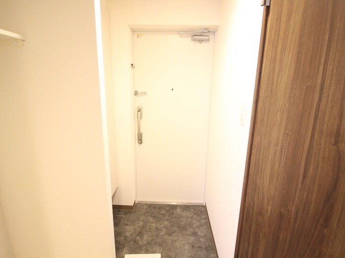 物件内観写真18　(玄関)