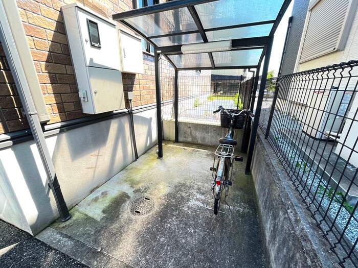 物件外観写真5　(駐輪場)