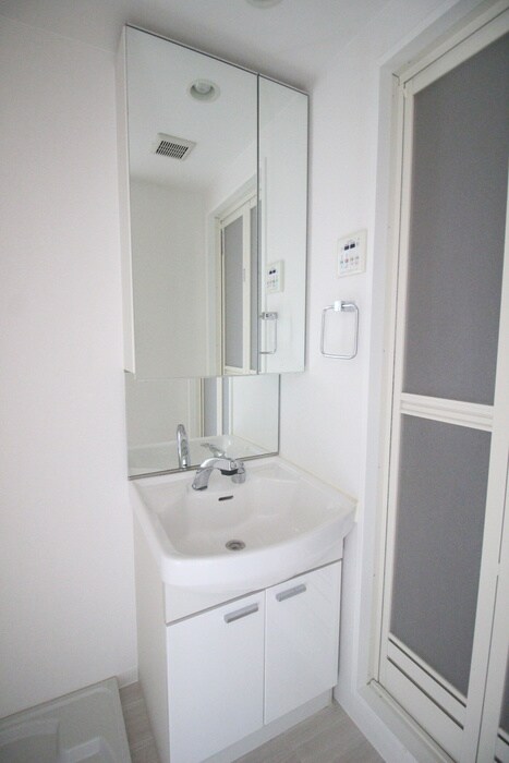 物件内観写真8　(洗面)