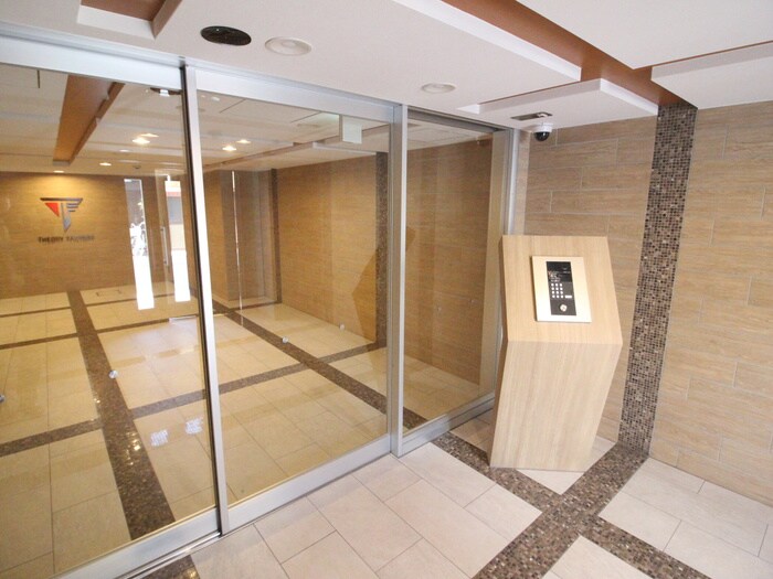 物件外観写真3　(エントランス部分)