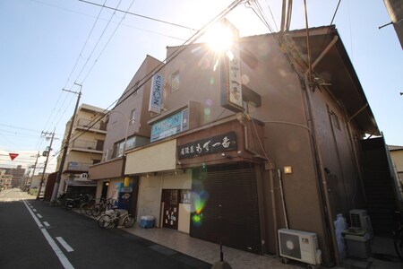 プティシュバル外観写真