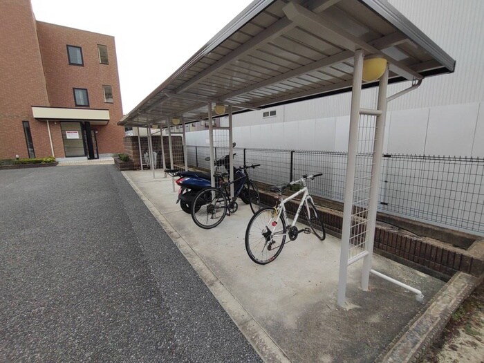 物件外観写真5　(駐輪場)