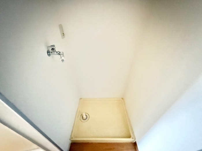 物件内観写真16　(洗濯機置場)