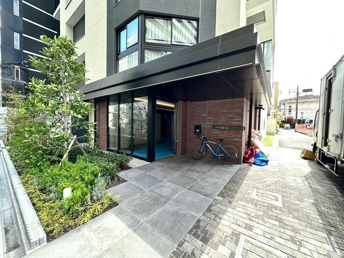 物件外観写真2　(エントランス部分)