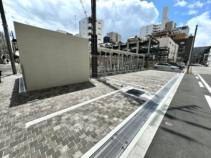 物件外観写真4　(駐車場)