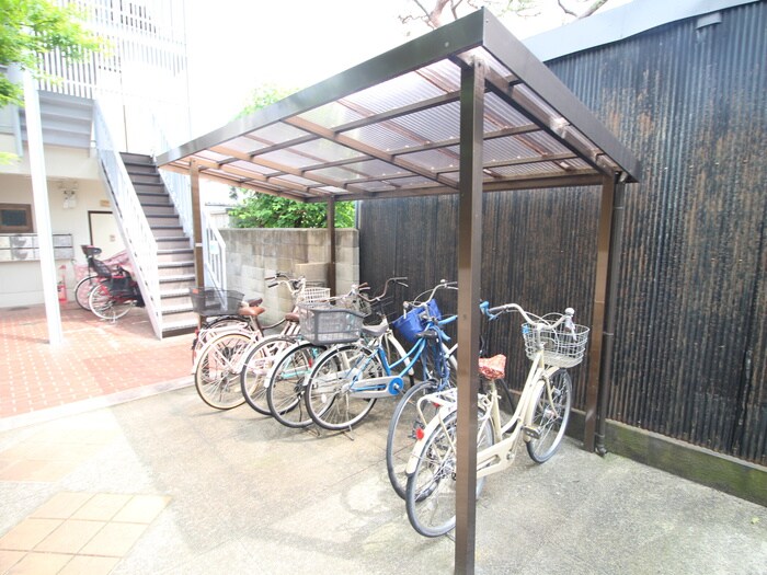 物件外観写真2　(駐輪場)