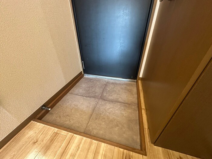 物件内観写真12　(玄関)