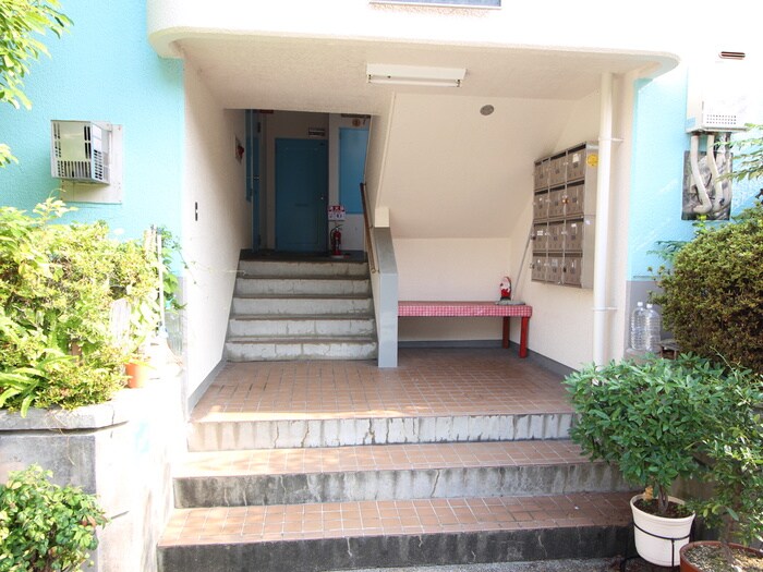 物件外観写真3　(エントランス部分)